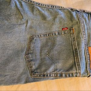 Great pair of men’s Levi’s.. worn once or twice